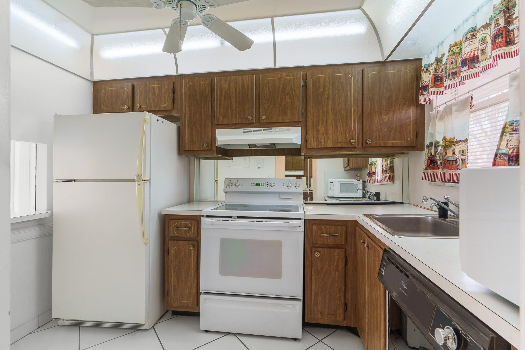 Sunrise Lakes - Residential