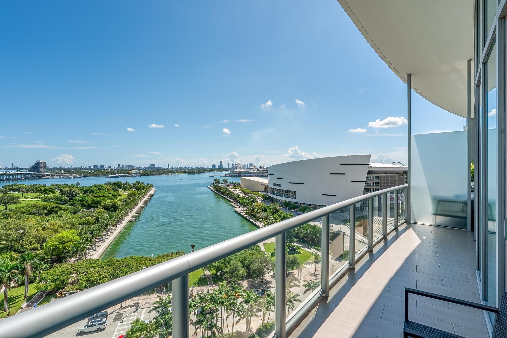Gorgeous 1 bedroom, 1.5 bath bayfront condo with UNOBSTRUCTED VIEWS, through floor-to-ceiling windows. Featuring extra high 10-FOOT CEILINGS, porcelain flooring throughout, granite countertops, and updated floring in both baths, this unit combines elegance with functionality. Recent upgrades include a new oven, washer & dryer, and custom closet designed to maximize ceiling height. Enjoy the convenience of a parking space on the same floor as the unit plus a storage space.
The building offers resort-style amenities: 24-hr concierge, valet parking, two pools, jacuzzi, state-of-the-art fitness center, sand volleyball, business center, party room, BBQ area, mini market and more. A true lifestyle property with a LARGE BALCONY that is accessed from the living room and the bedroom.