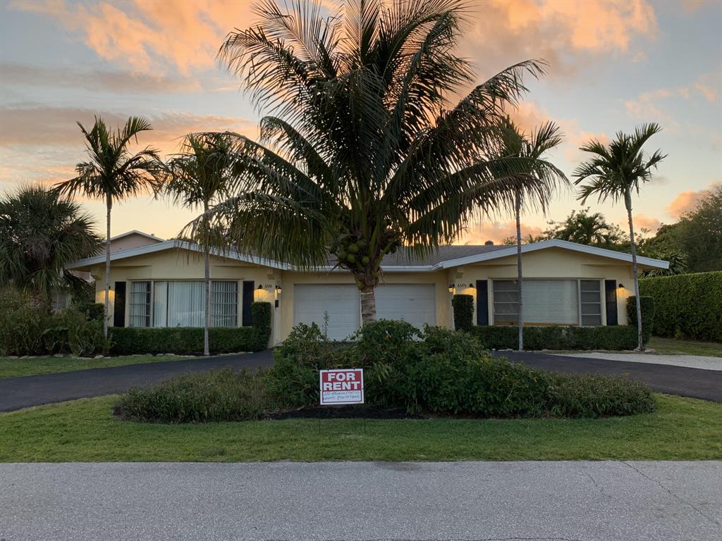 Check out this Great 2 Bedroom, 2 Bathroom apartment in Boca Raton's, Boca Harbour Neighborhoodconveniently close to great restaurants, shopping and beaches. Boca Schools!