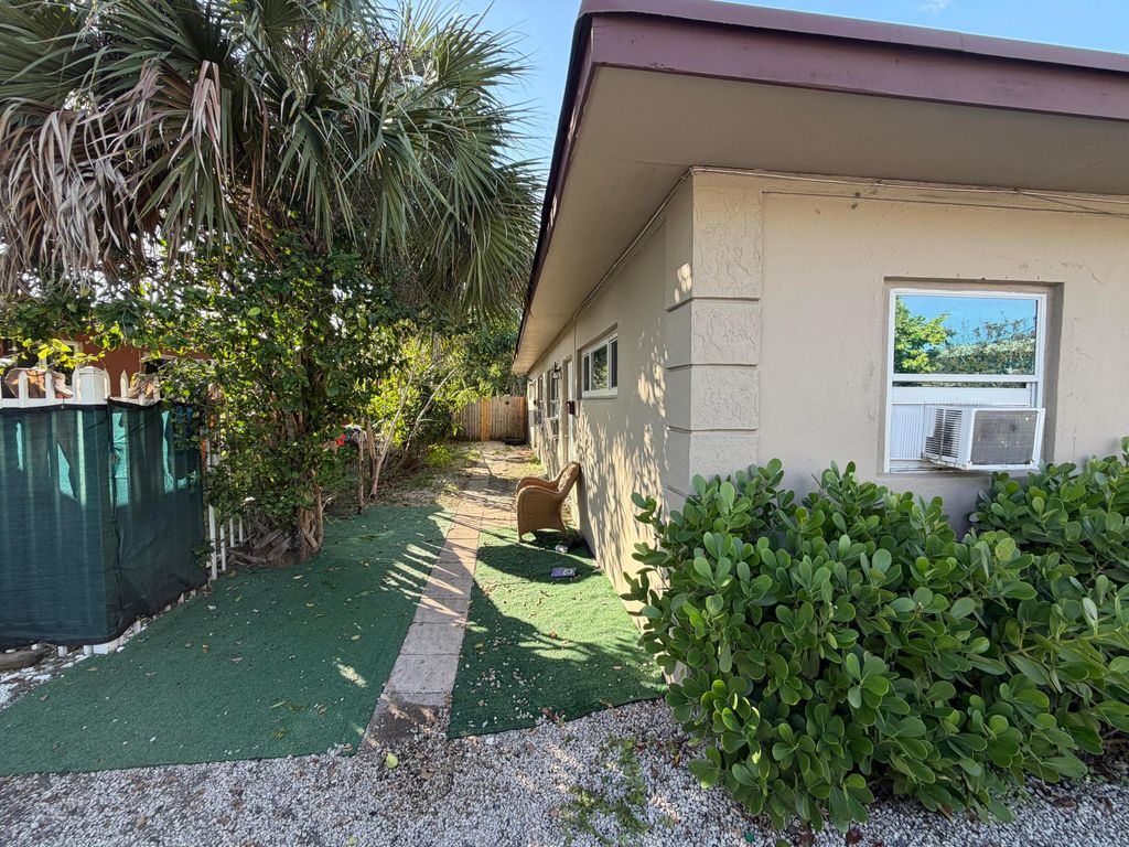 Photo of 911 NW 12th Avenue #1-a, Fort Lauderdale, FL 33311 (MLS # B26015961)