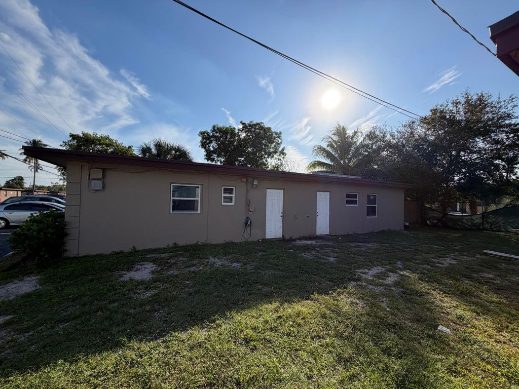 Photo of 911 NW 12th Avenue #1-a, Fort Lauderdale, FL 33311 (MLS # B26015961)