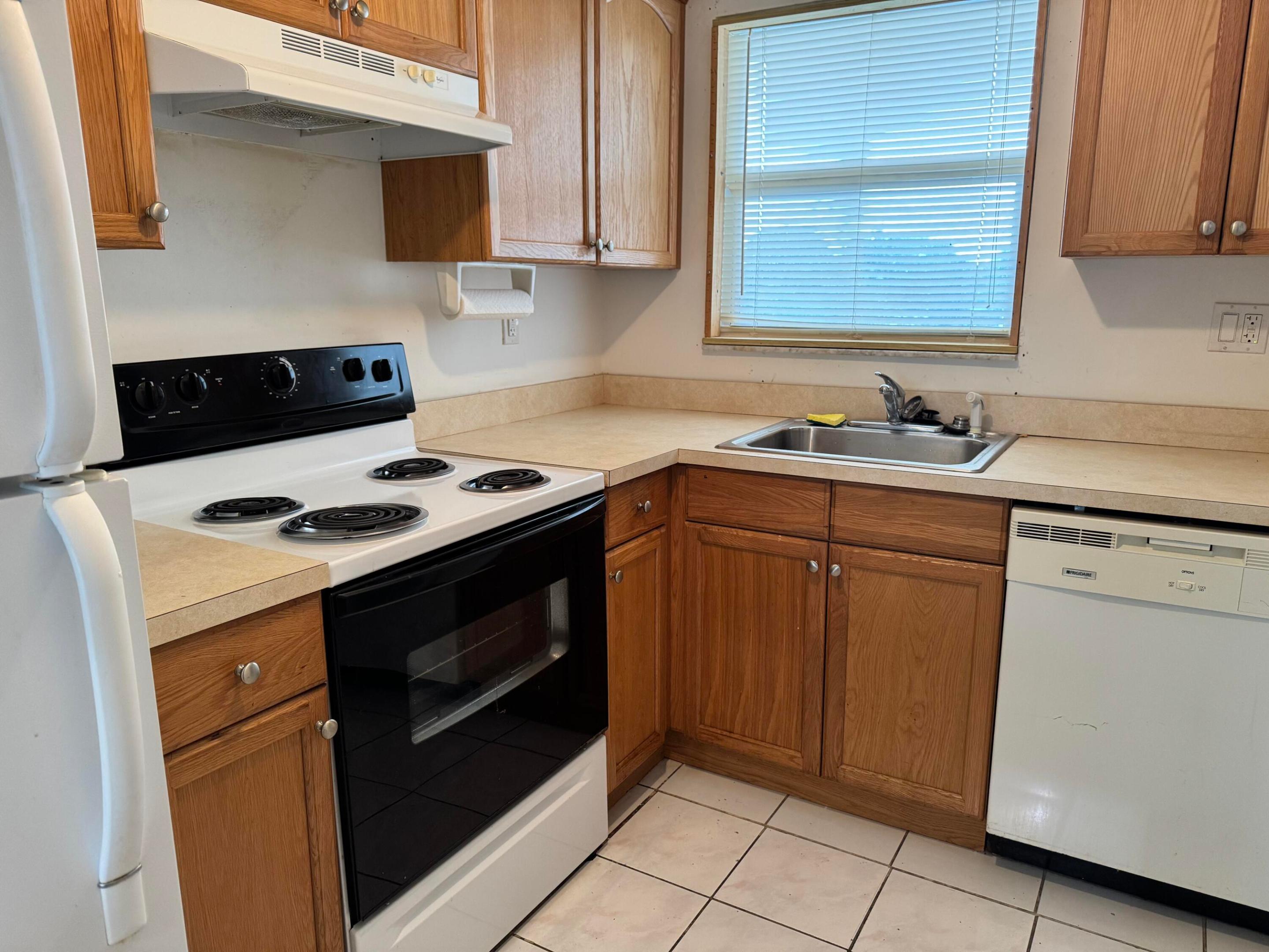 SUNRISE LAKES 69 CONDO - Residential