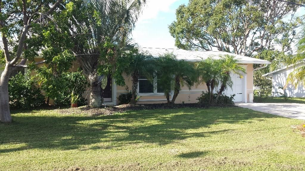 Photo of 640 SE Degan Dr, Port Saint Lucie, FL 34983 (MLS # F10284334)