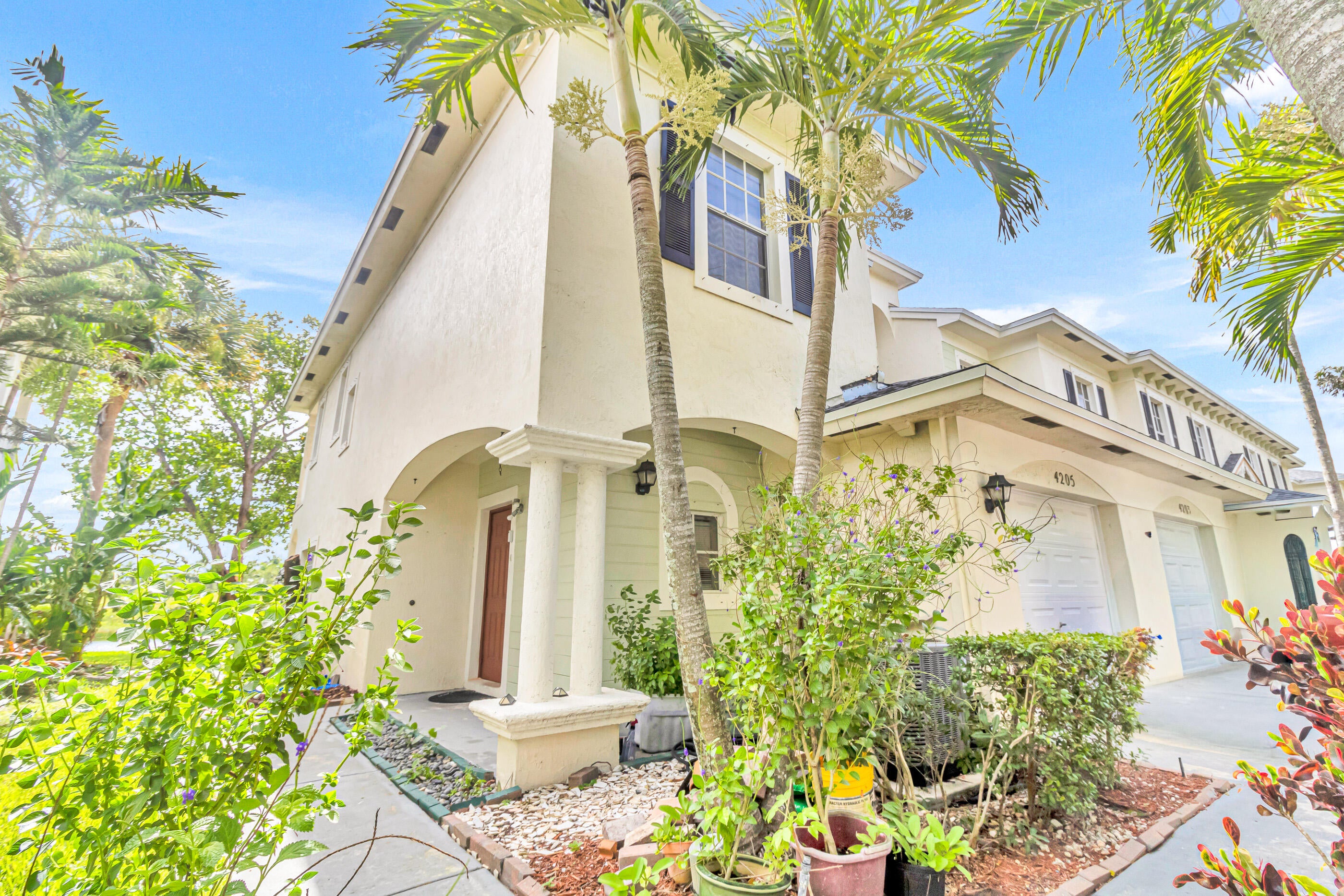 Properties 4205 EMERALD Vista