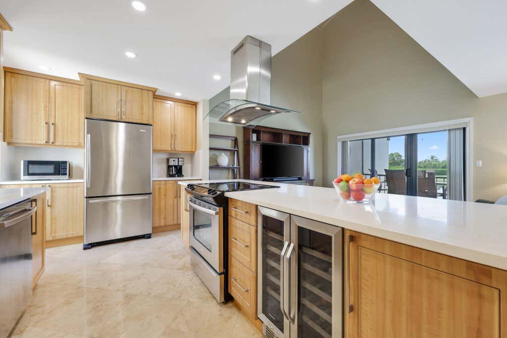Photo of 800 GREENSWARD Court #203-I, Delray Beach, FL 33445 (MLS # B26064447)