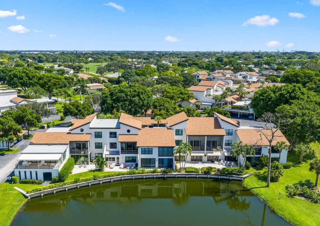 Photo of 800 GREENSWARD Court #203-I, Delray Beach, FL 33445 (MLS # B26064447)