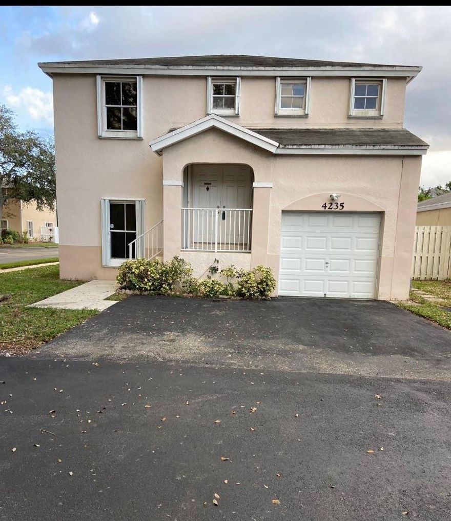 Single family home for rent Davie, Apple creek community, 3 bedroom 2.5 bathroom, New paint, New flooring, 1 car garage, fencing in backyard, very nice community, walking distance to school, next to nova schools and broward collage.  The home is ready for move in, easy to show, on supra lock