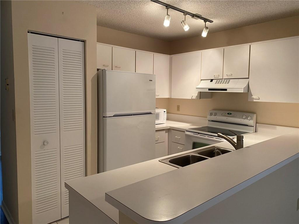 Apple Creek 133-8 B - Residential Lease