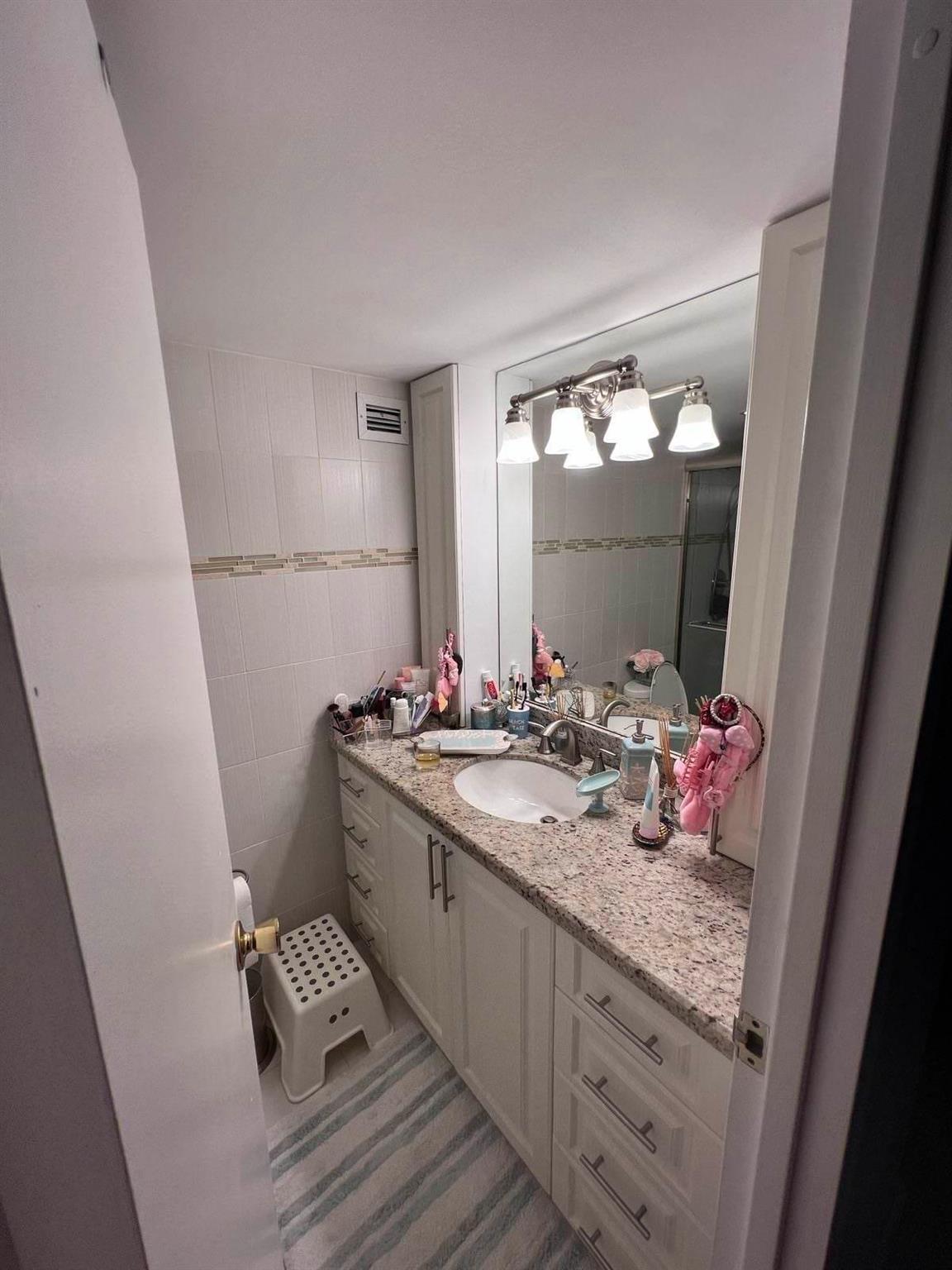 Desoto Park Condo - Residential Lease