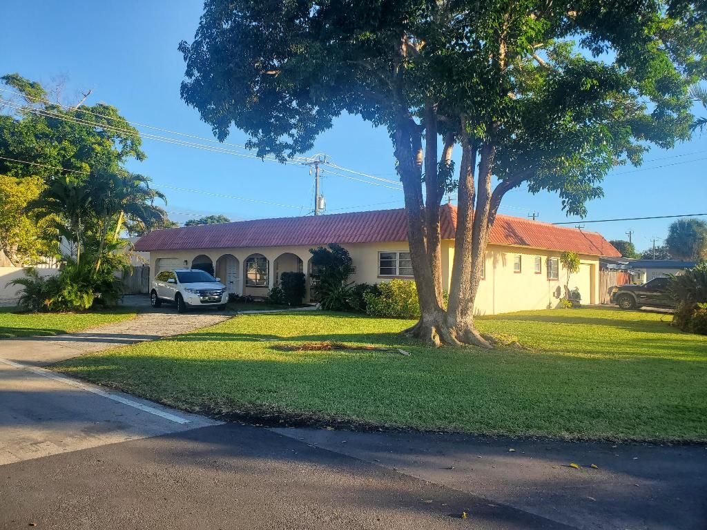 Photo of 500 NE 28th Street, Boca Raton, FL 33431 (MLS # R11152230)