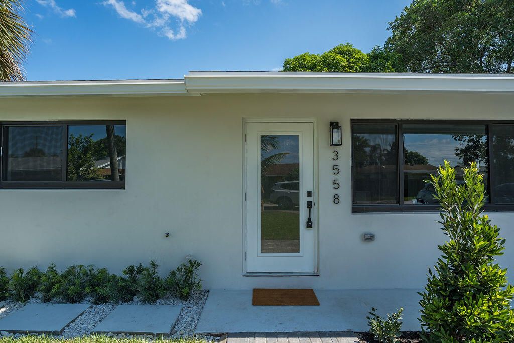 Photo of 3558 Betty Ann Court E, Palm Beach Gardens, FL 33403 (MLS # R11003324)