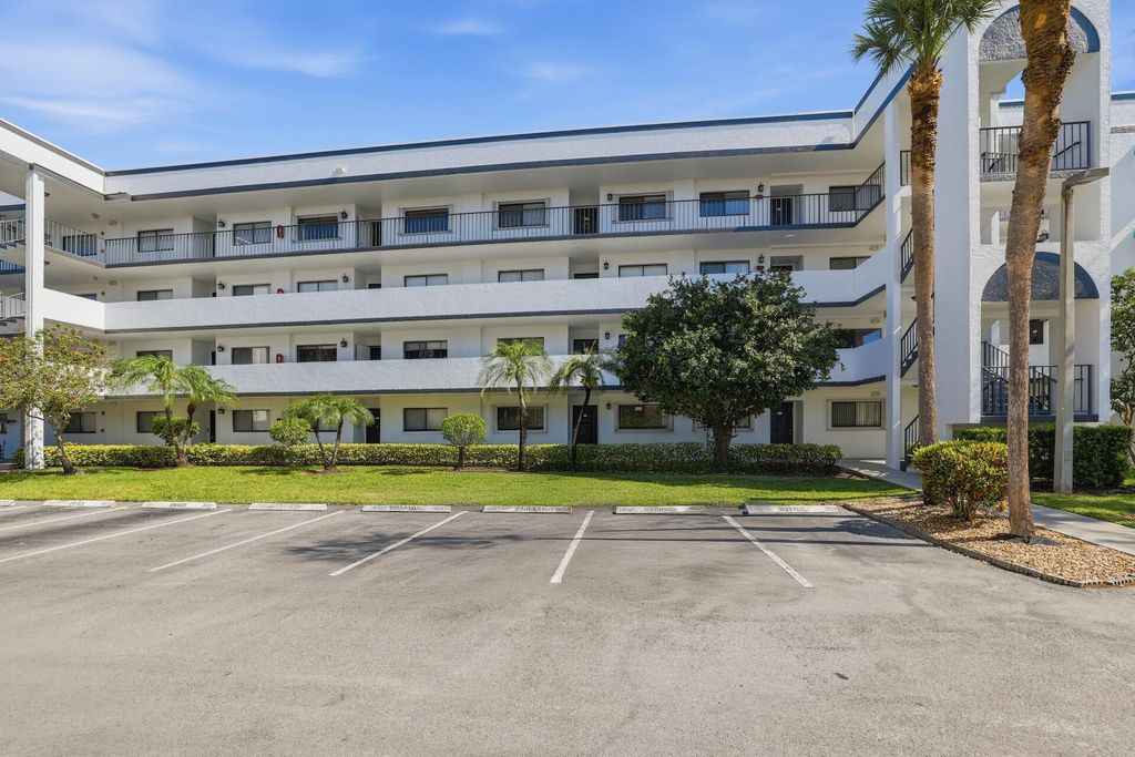Photo of 4725 E Lucerne Lakes Blvd Boulevard E #114, Lake Worth, FL 33467 (MLS # B26021113)