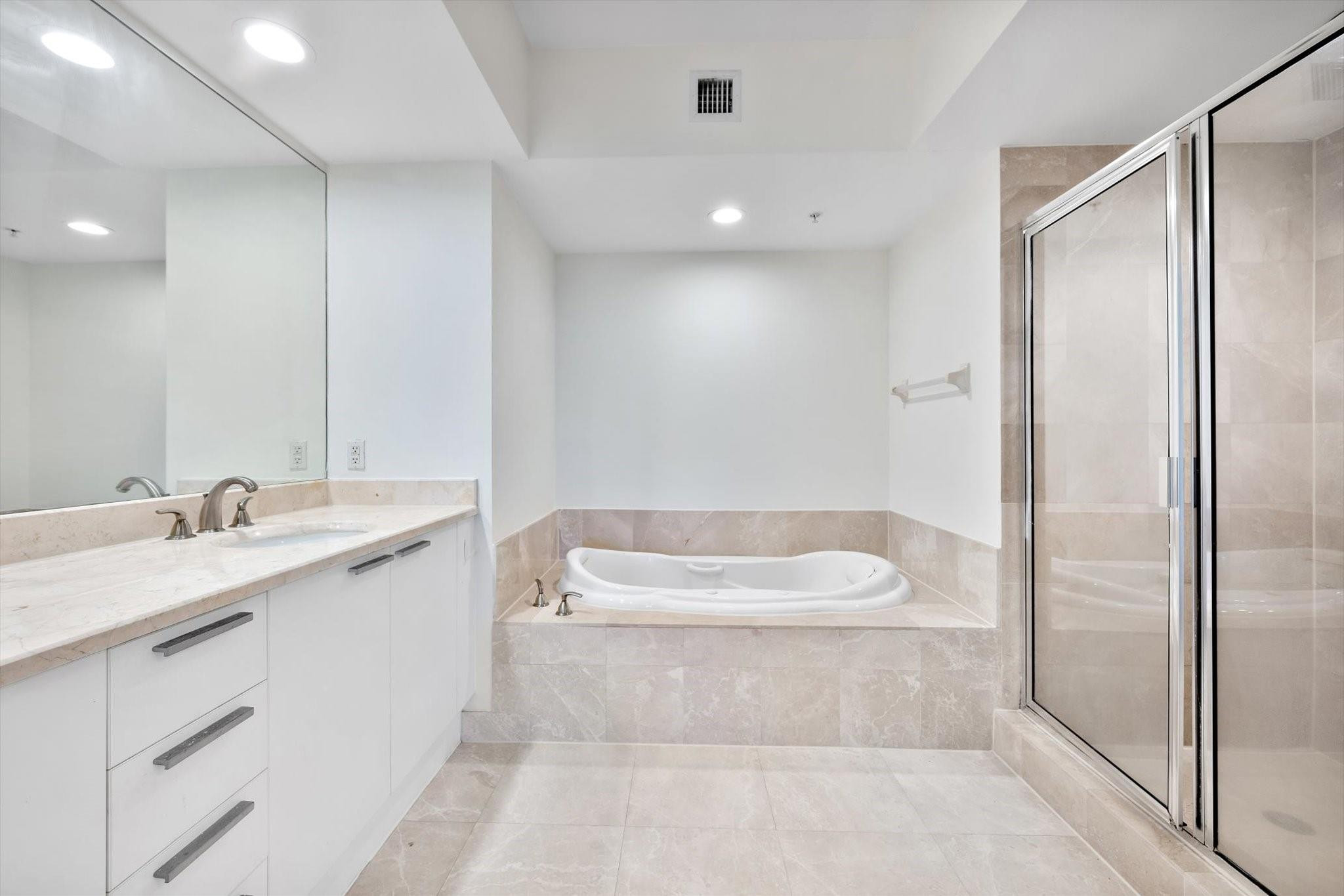 THE OAKS I CONDO - Residential