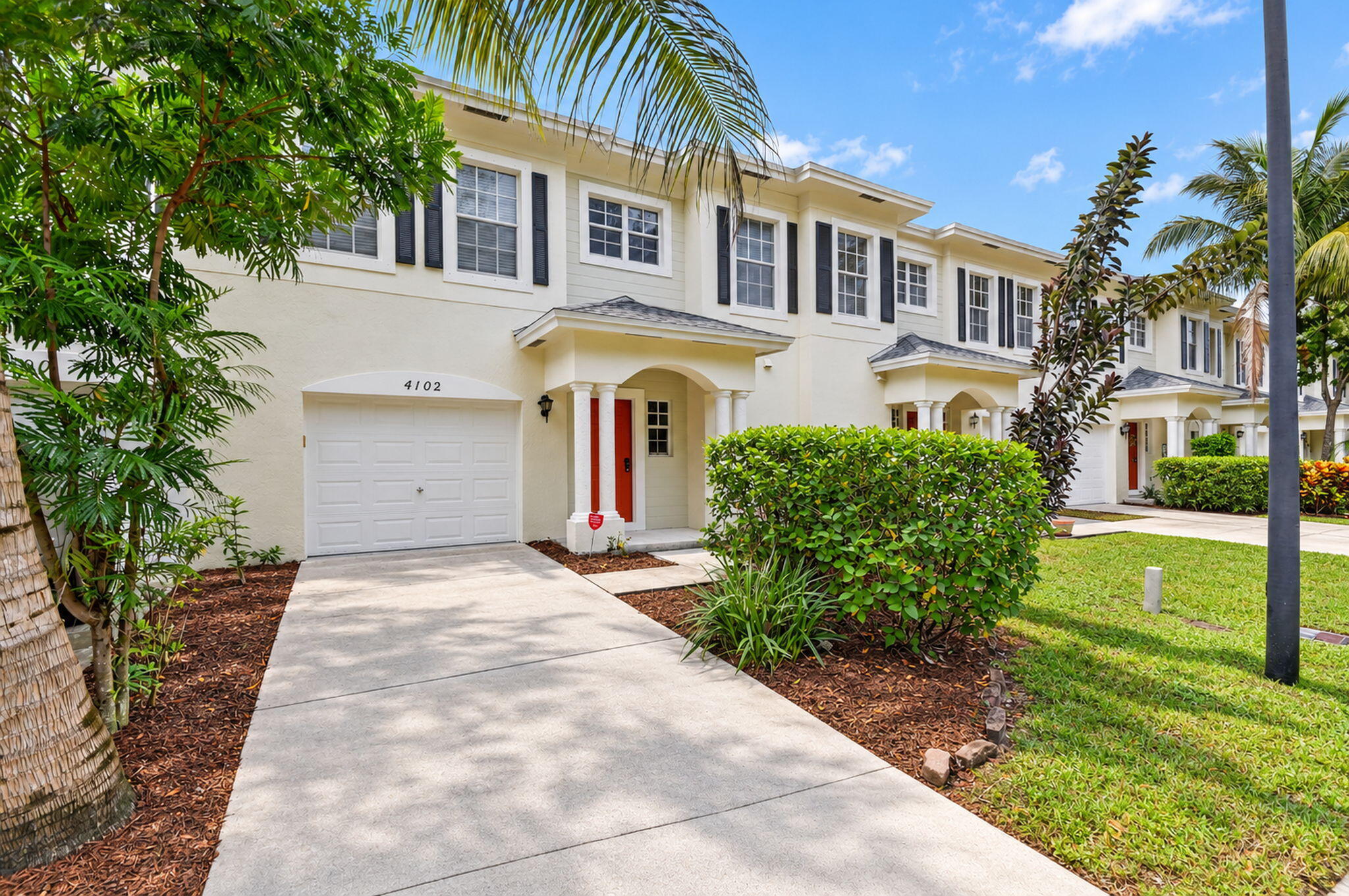 4102 Emerald Vista 4102