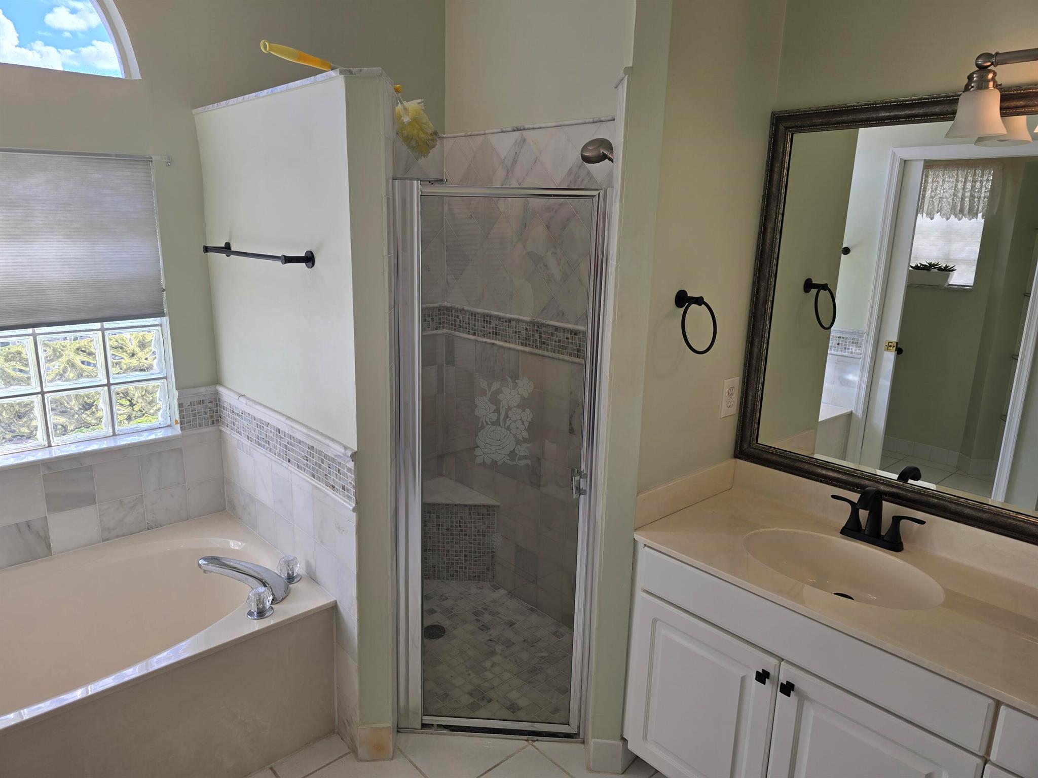 FAIRFIELDS LACUNA 1-A - Residential Lease