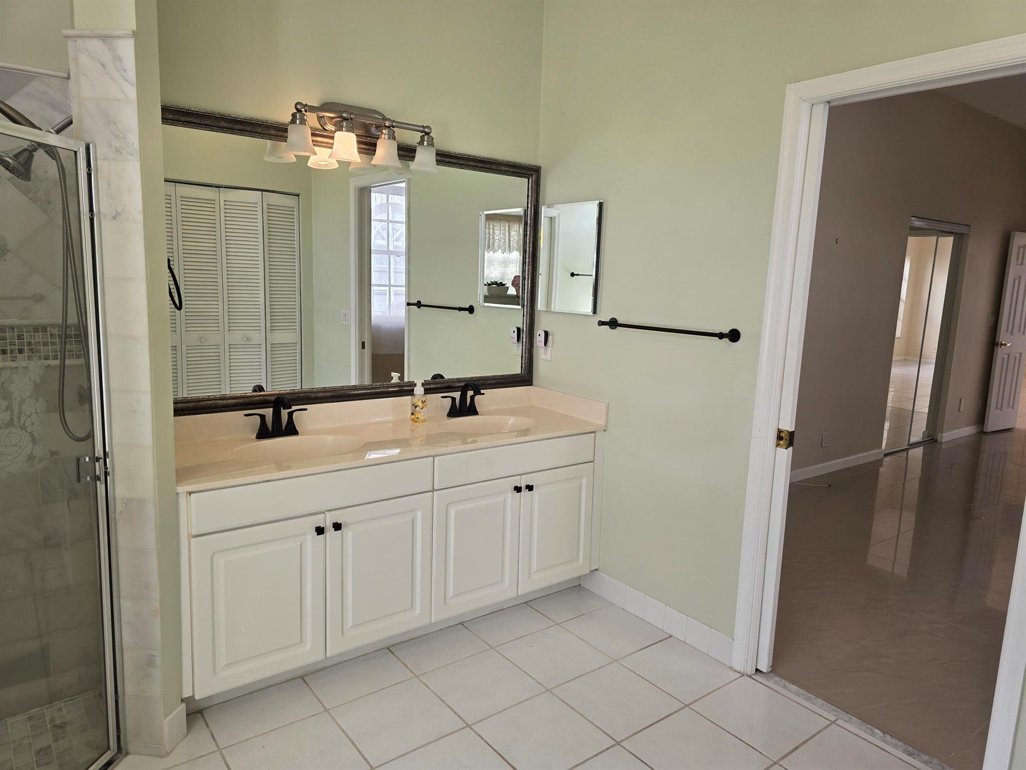 FAIRFIELDS LACUNA 1-A - Residential Lease