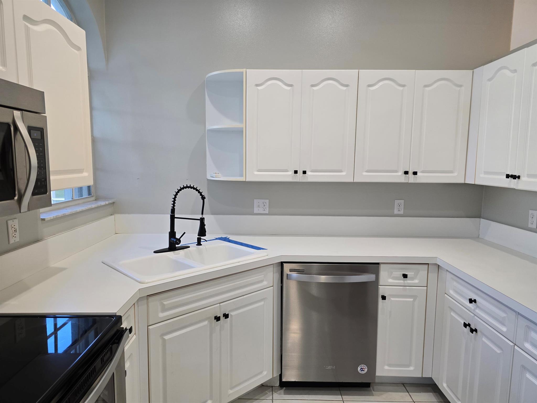 FAIRFIELDS LACUNA 1-A - Residential Lease