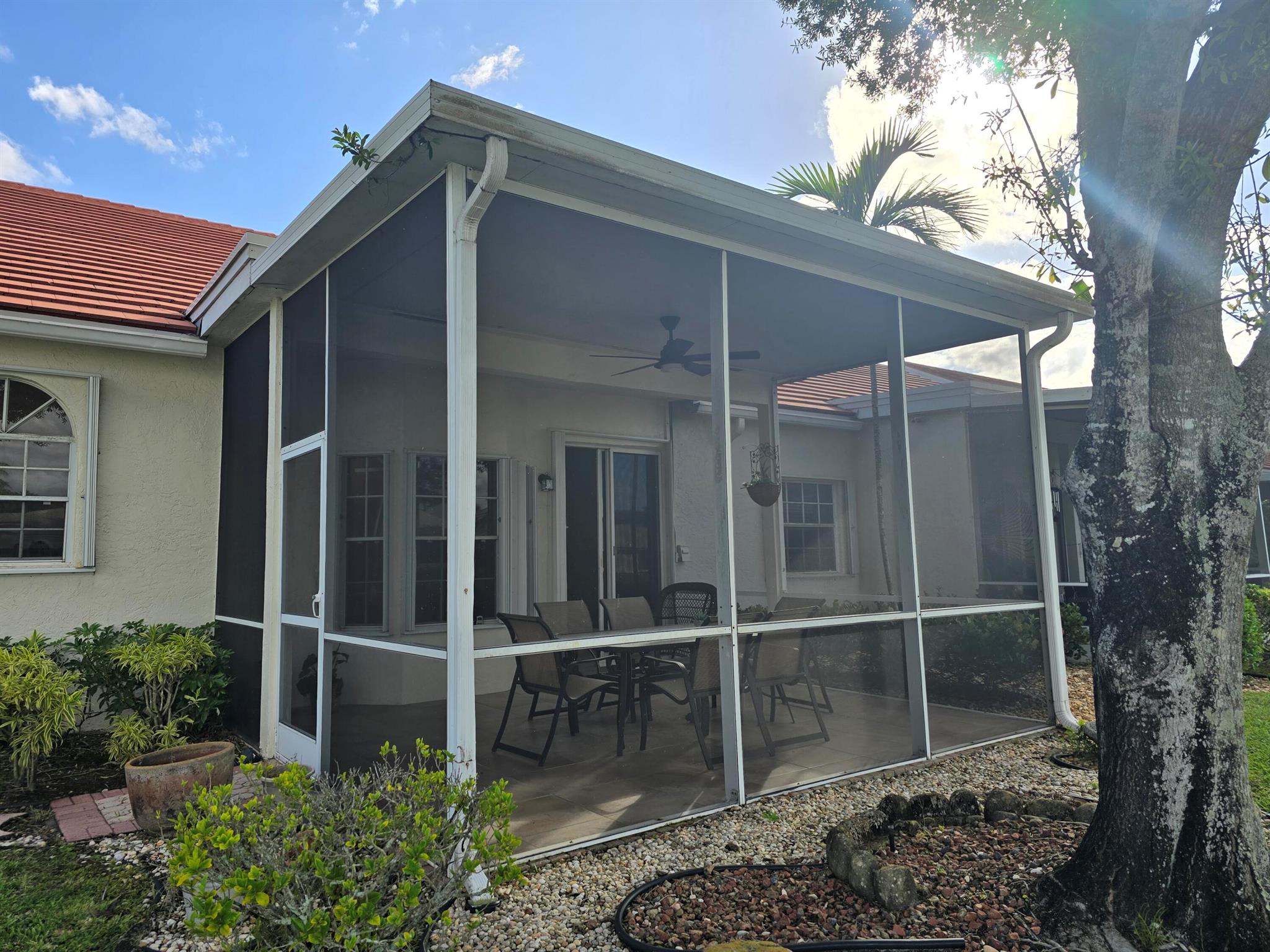 FAIRFIELDS LACUNA 1-A - Residential Lease
