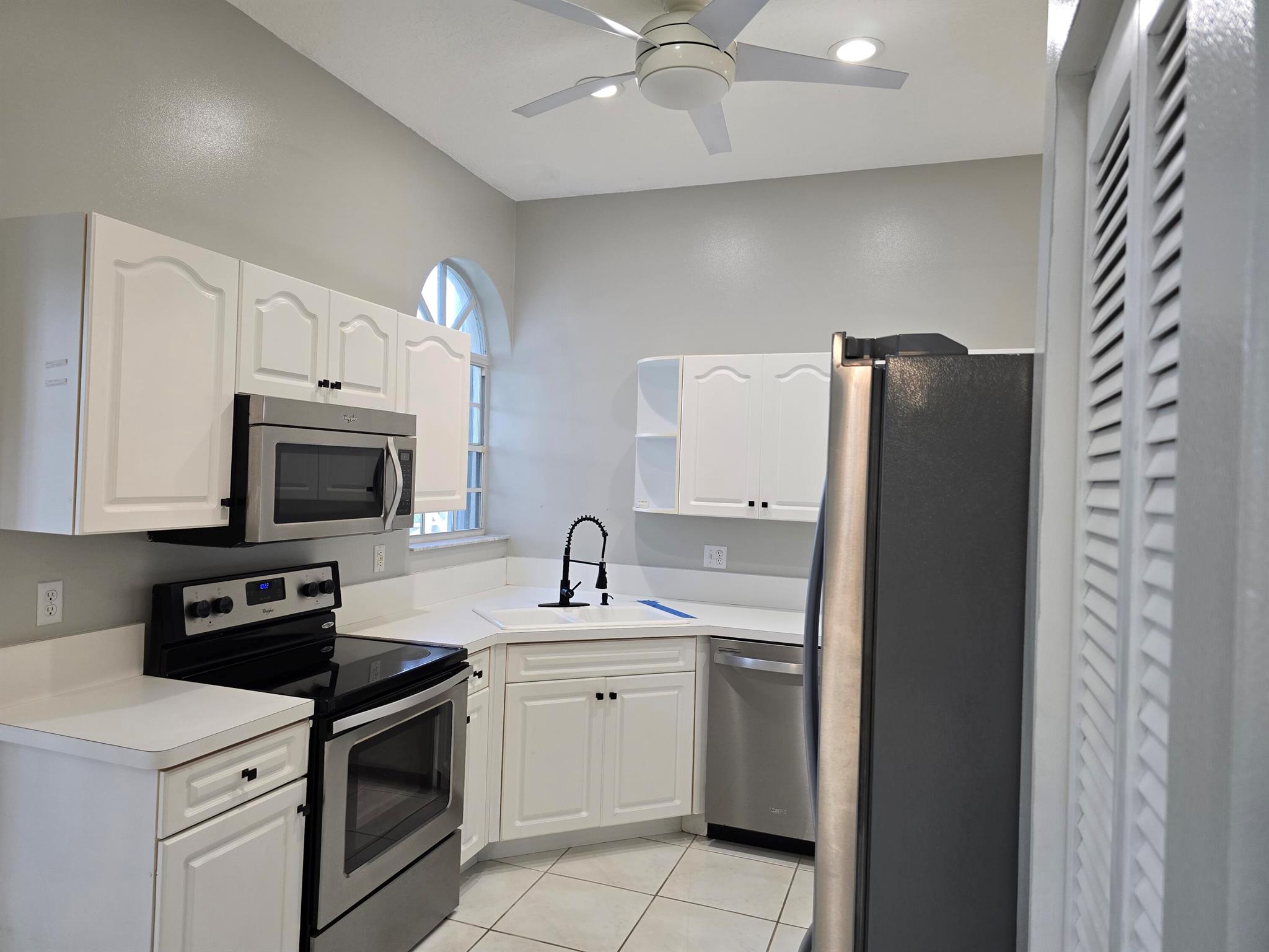 FAIRFIELDS LACUNA 1-A - Residential Lease