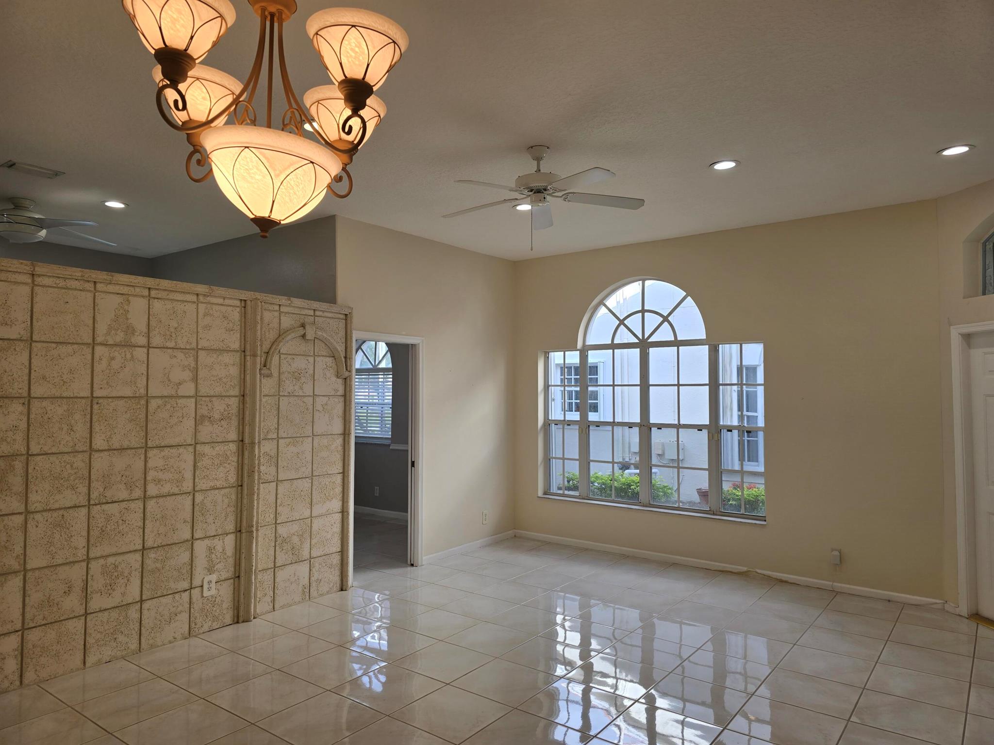 FAIRFIELDS LACUNA 1-A - Residential Lease