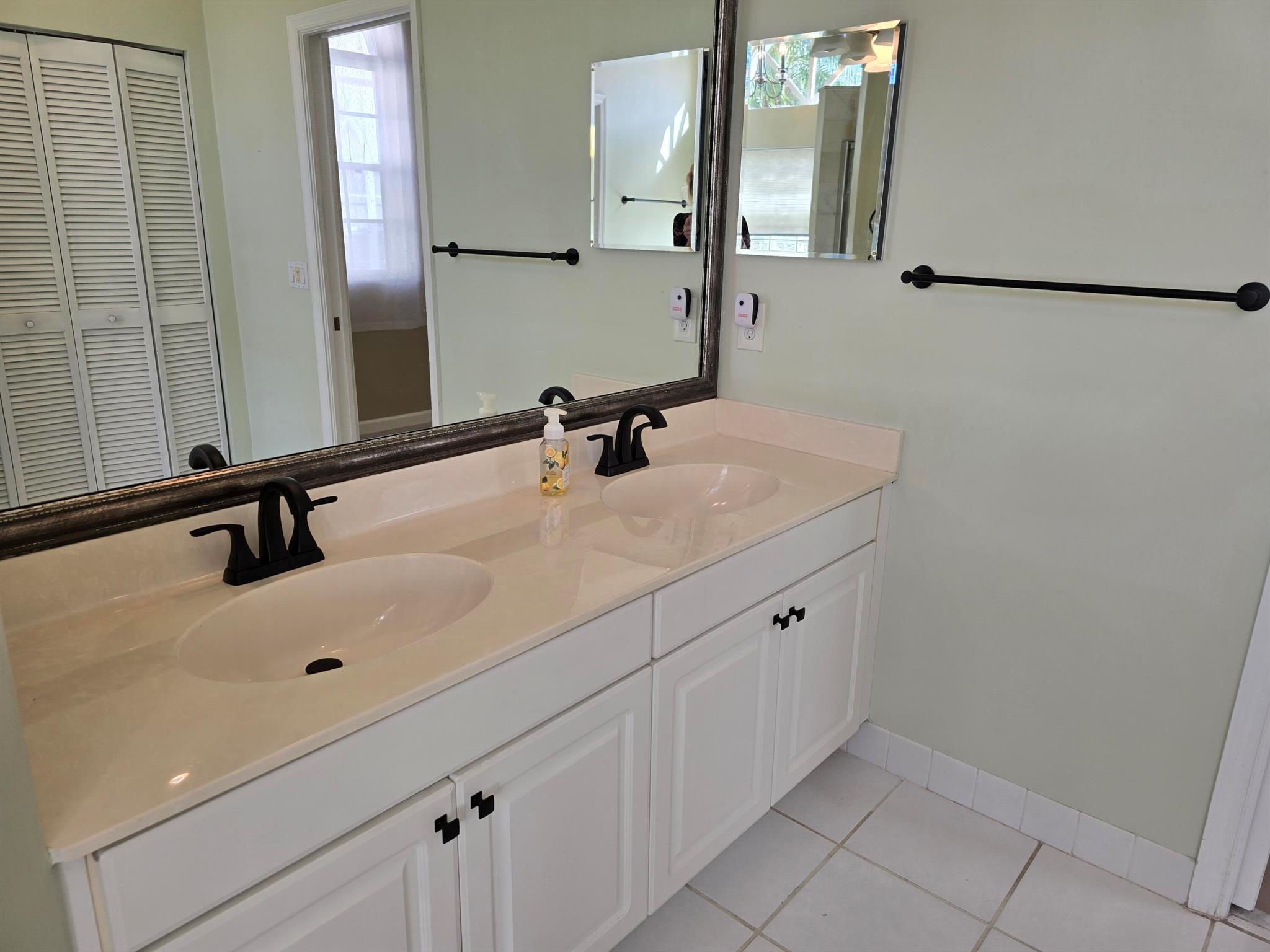 FAIRFIELDS LACUNA 1-A - Residential Lease