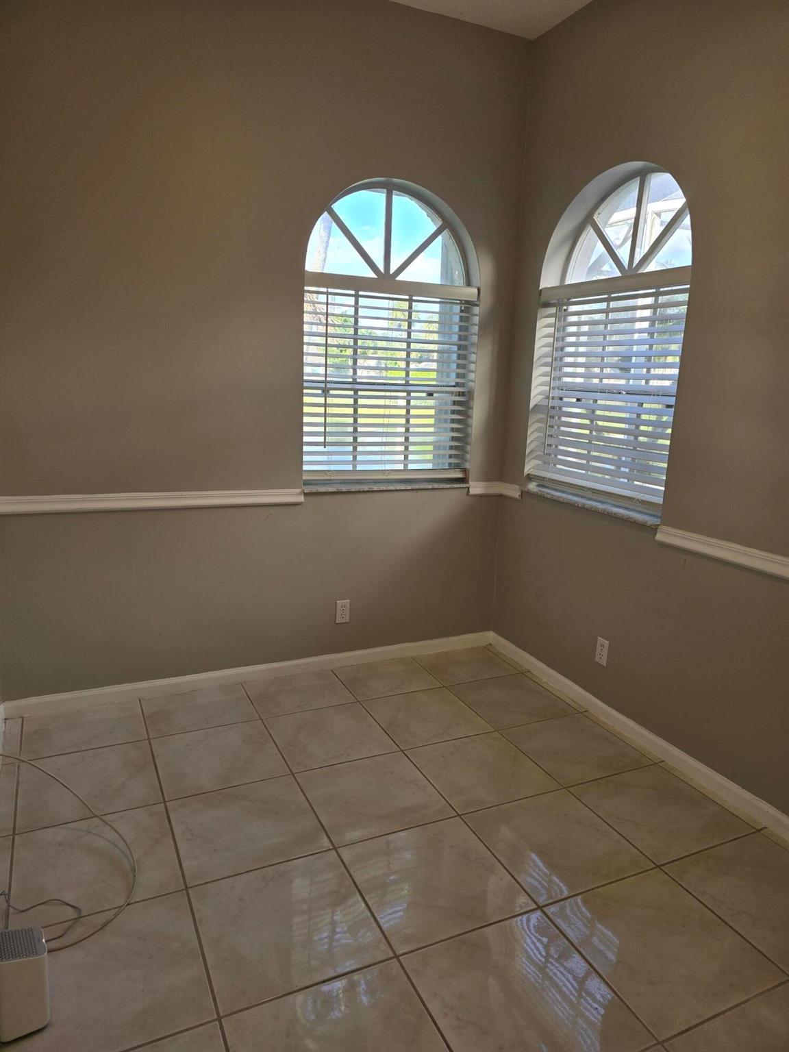 FAIRFIELDS LACUNA 1-A - Residential Lease