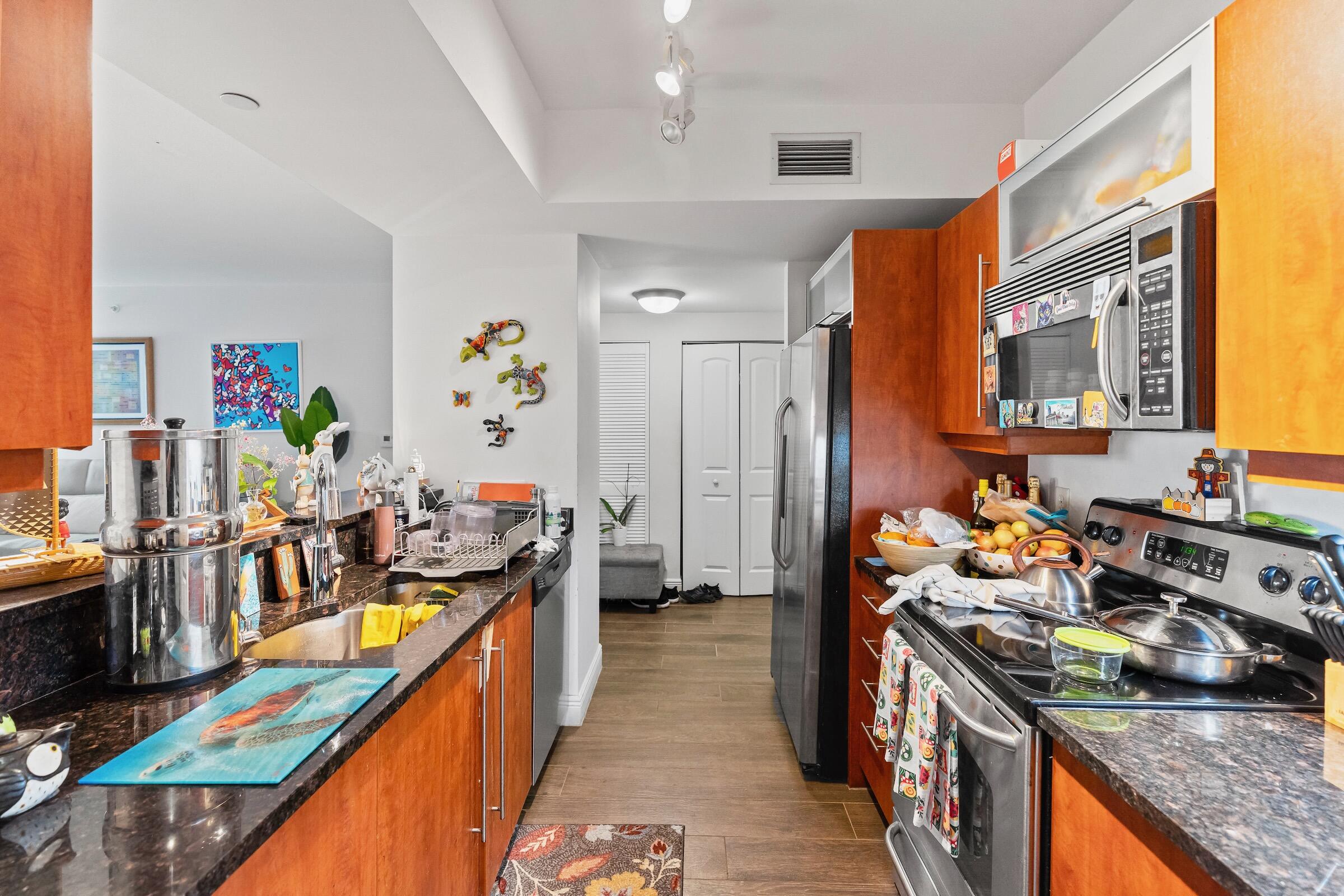 TOSCANO CONDO - Residential