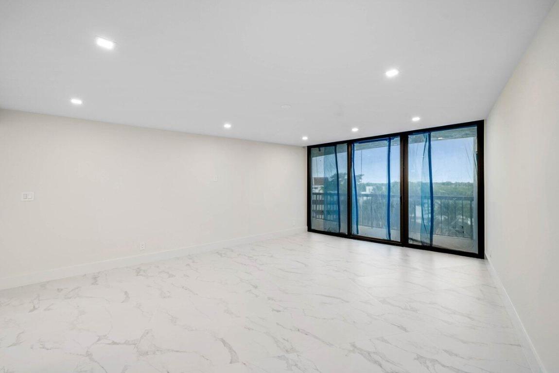 BRAEMAR ISLE CONDO - Residential