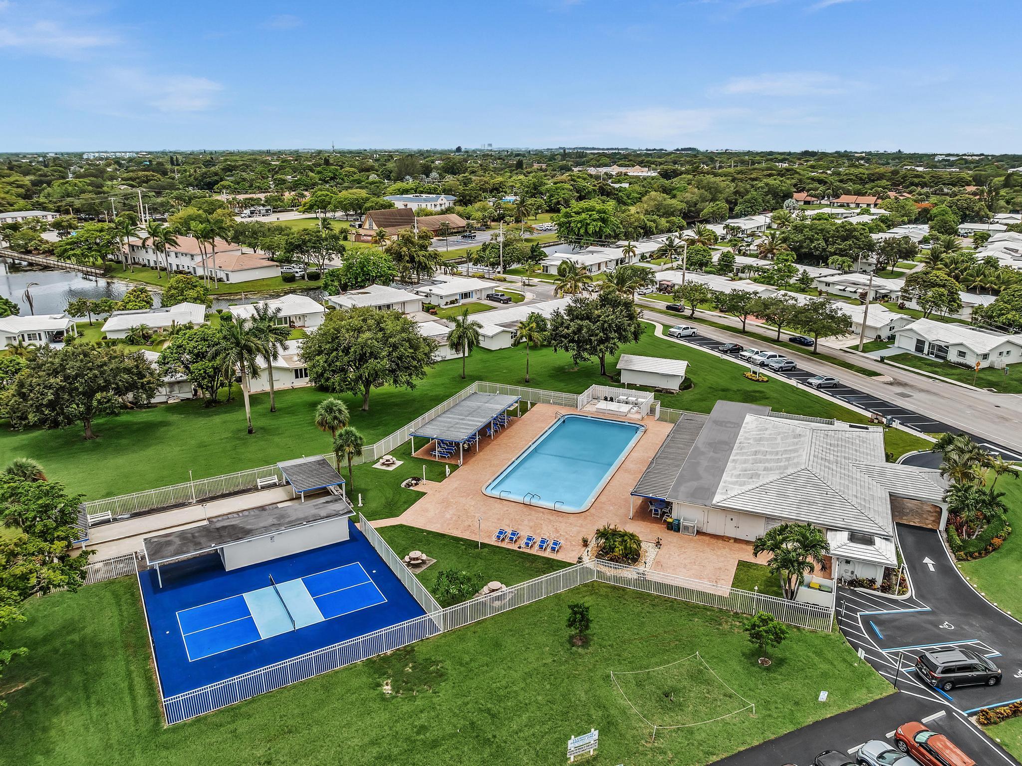 6812 NW 74th Place