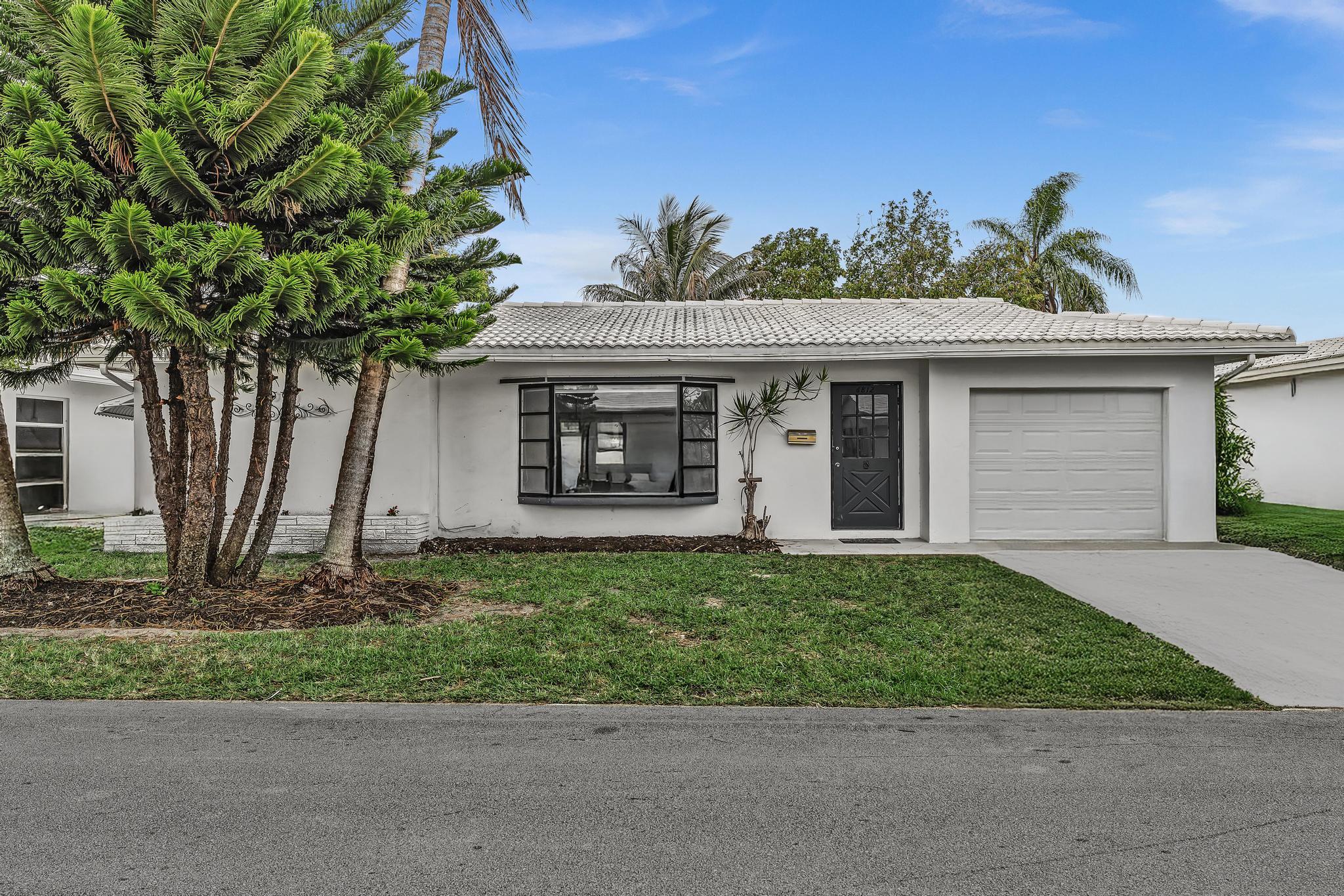 6812 NW 74th Place