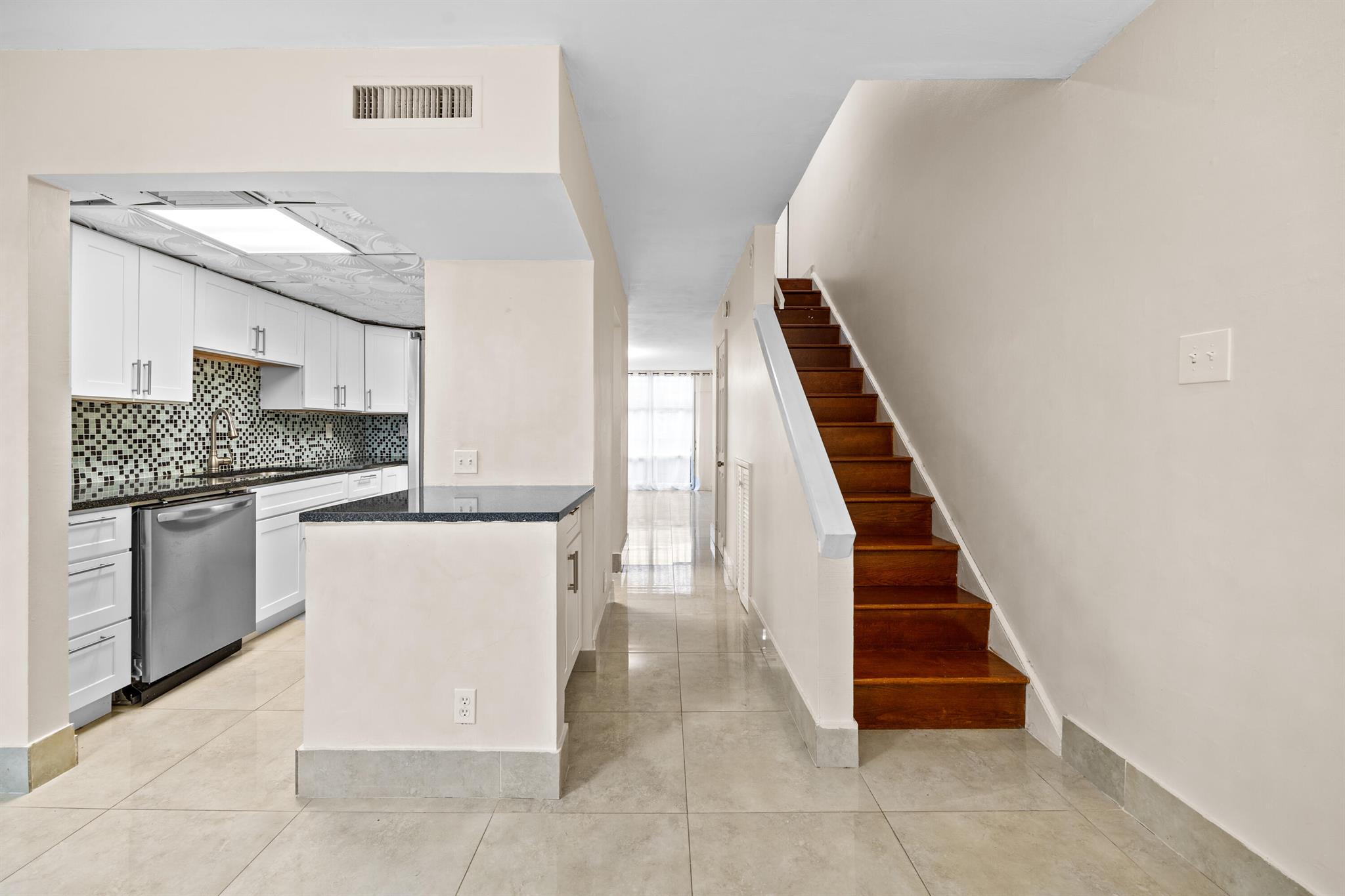 POINTE SOUTH CONDOMINIUM - Residential
