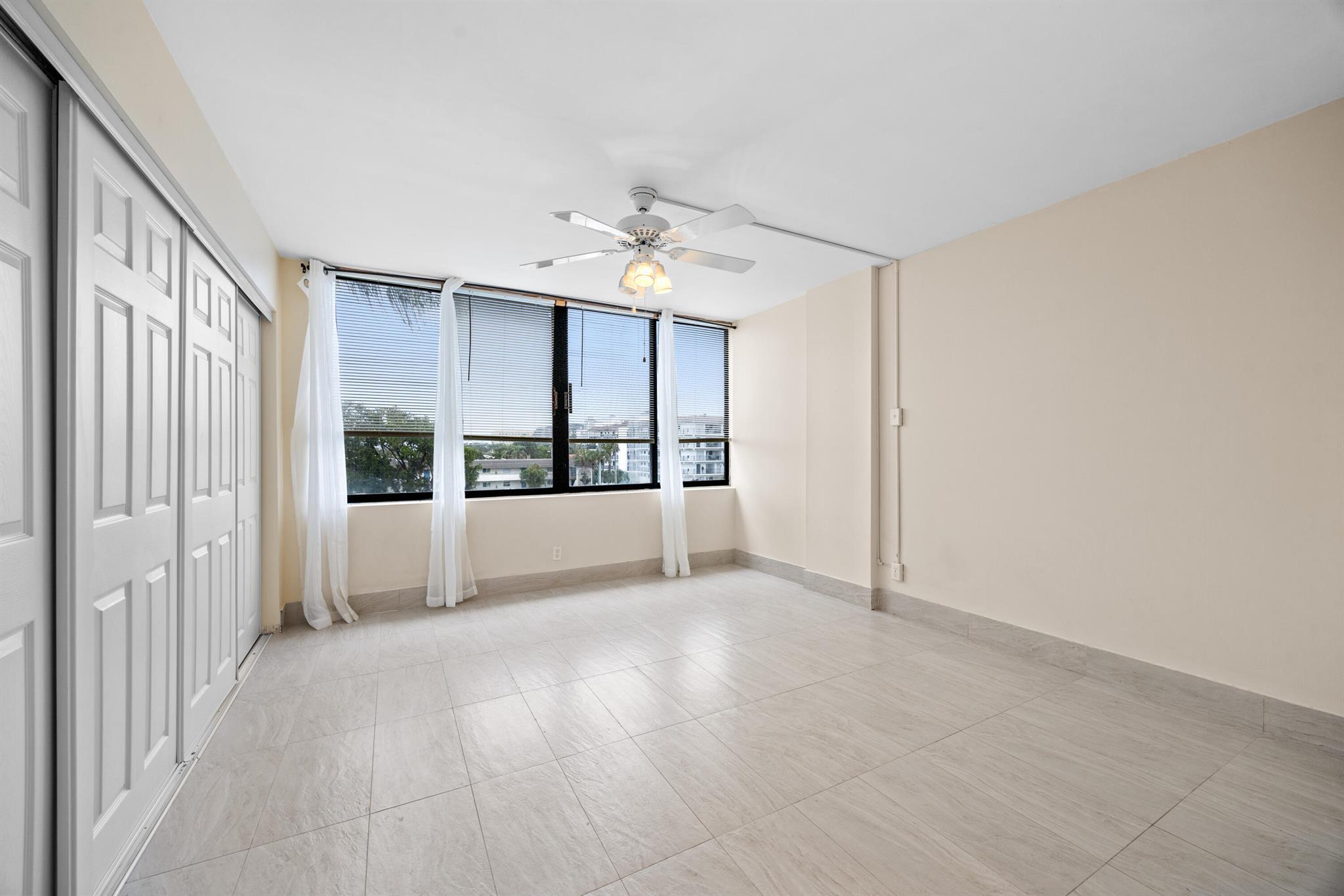 POINTE SOUTH CONDOMINIUM - Residential