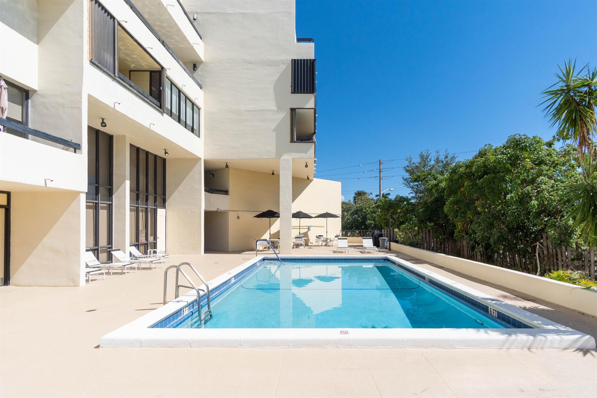 POINTE SOUTH CONDOMINIUM - Residential