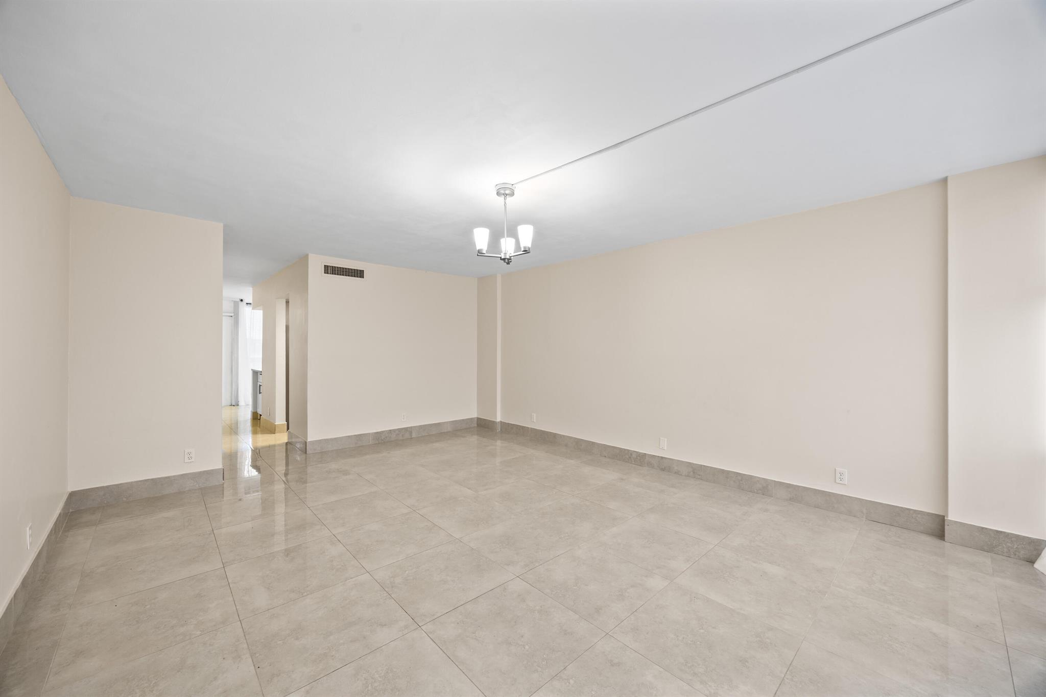 POINTE SOUTH CONDOMINIUM - Residential