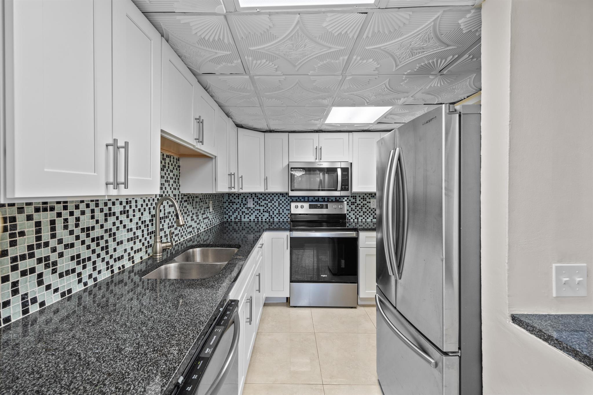 1401 S Federal Highway 204