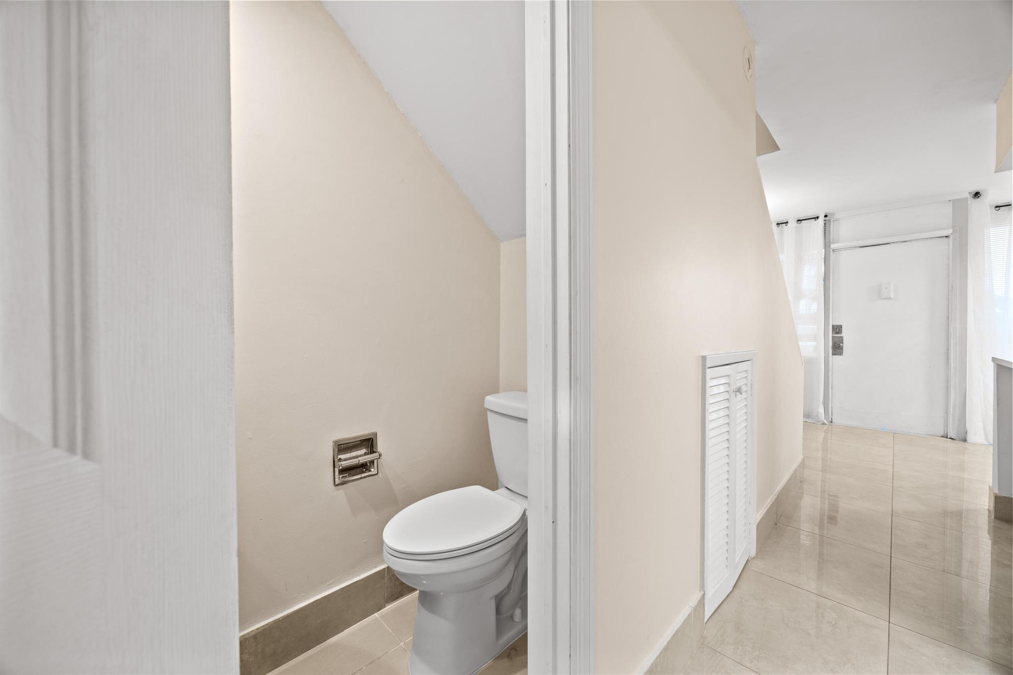 POINTE SOUTH CONDOMINIUM - Residential