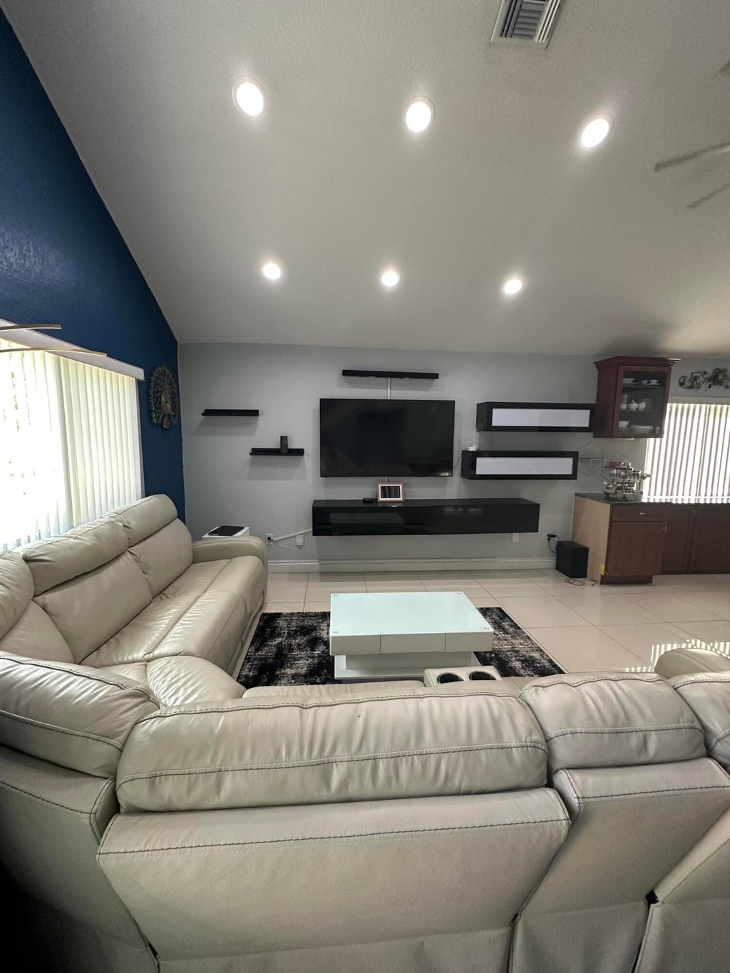 Photo of 8 ELTON Place, Boynton Beach, FL 33426 (MLS # B26058860)