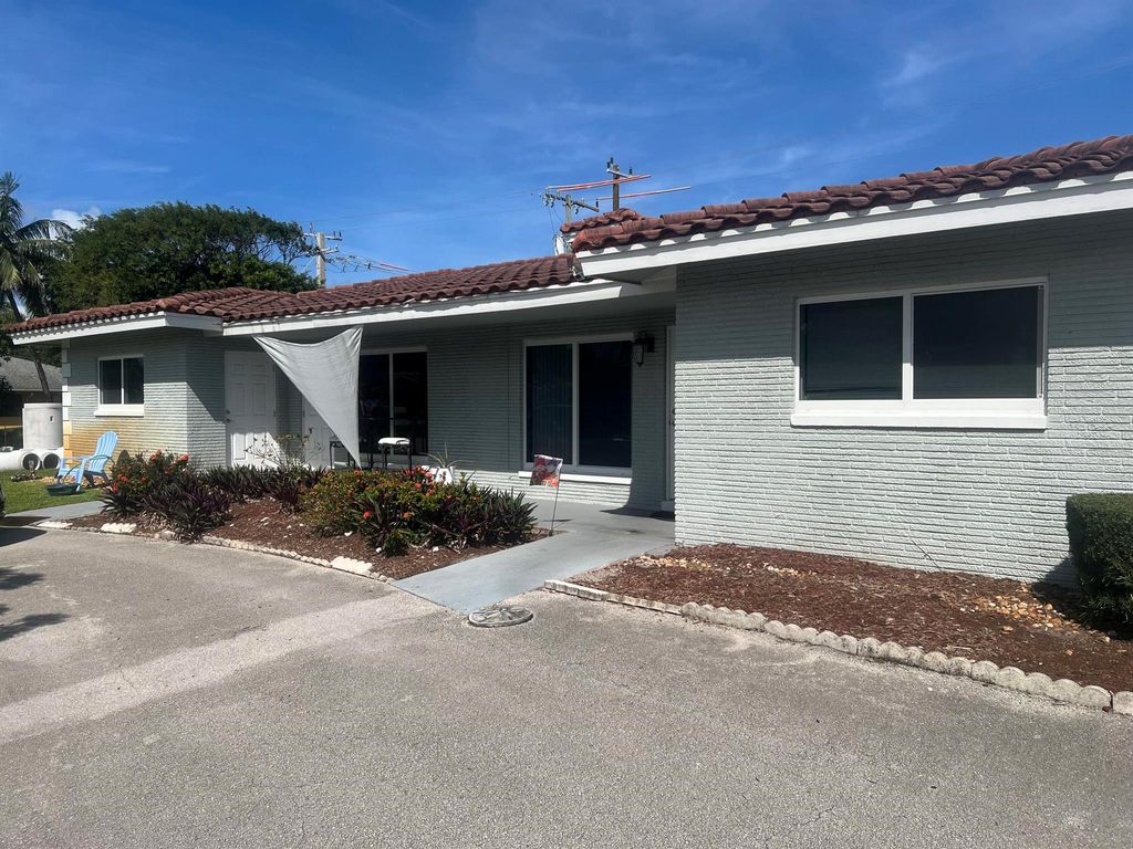 Photo of 2494 NE 5th Avenue #B, Boca Raton, FL 33431 (MLS # R11024494)