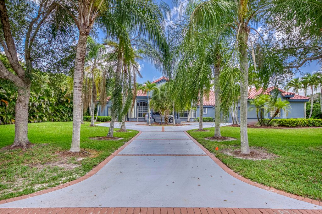 Photo of 11699 Blackwoods Lane, Palm Beach Gardens, FL 33412 (MLS # R11111487)