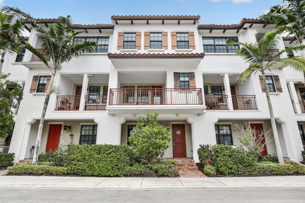 Photo of 11613 SW 13th Court, Pembroke Pines, FL 33025 (MLS # B26039724)