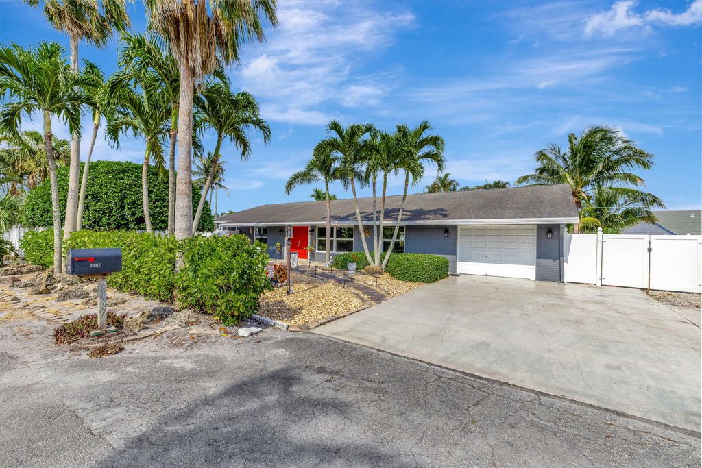 Photo of 7187 Thompson Road, Boynton Beach, FL 33426 (MLS # R10988216)