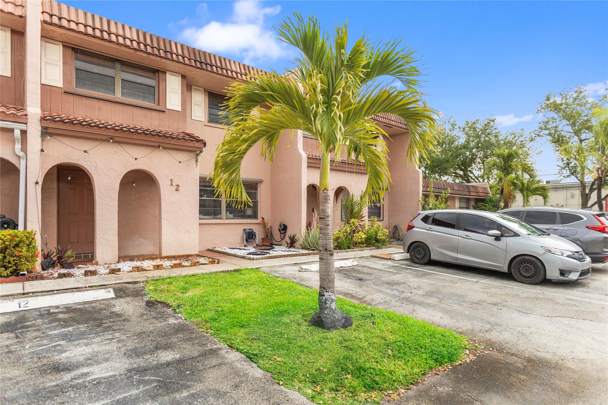 VALENCIA VILLAGE - Residential