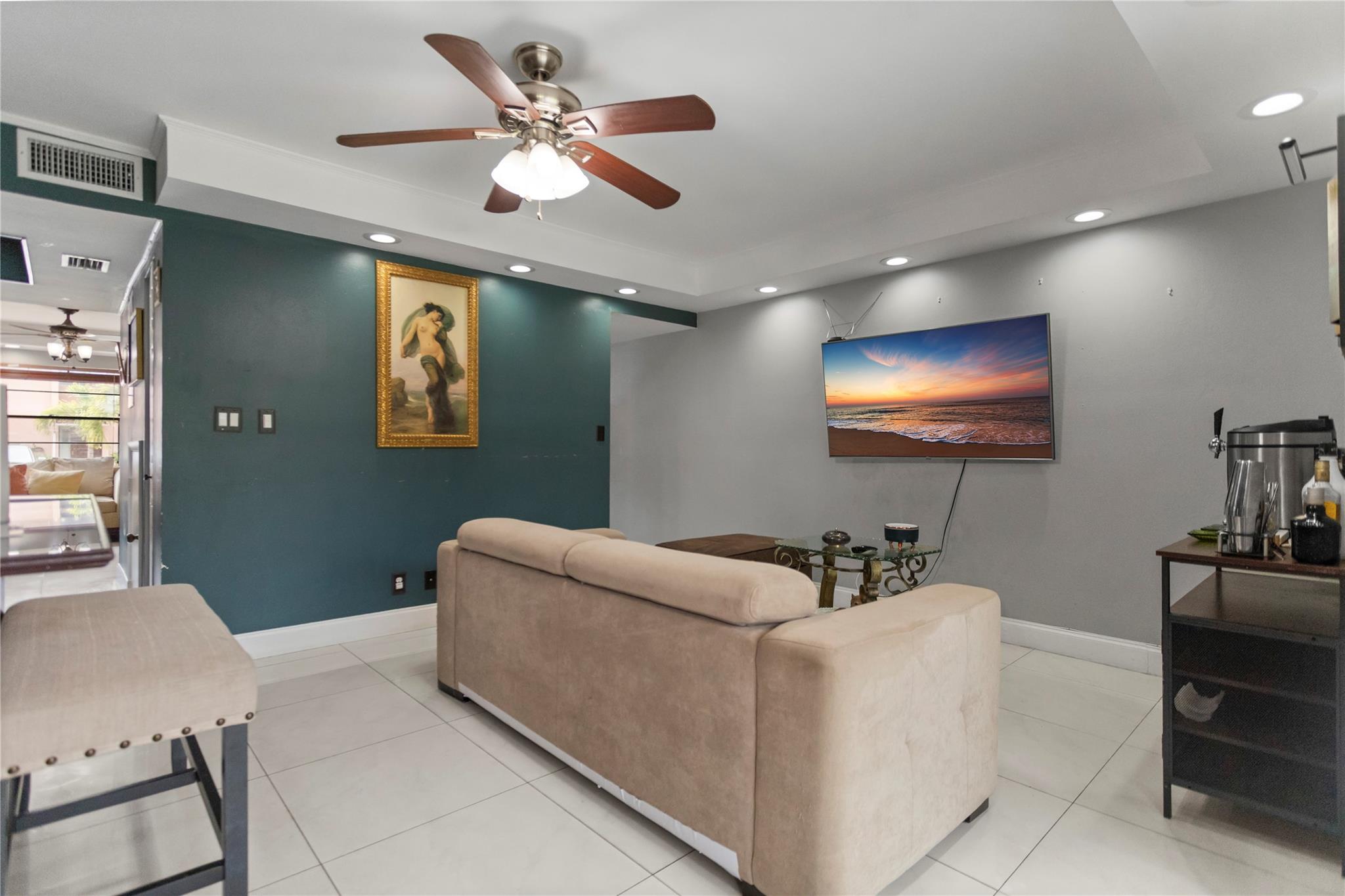 VALENCIA VILLAGE - Residential