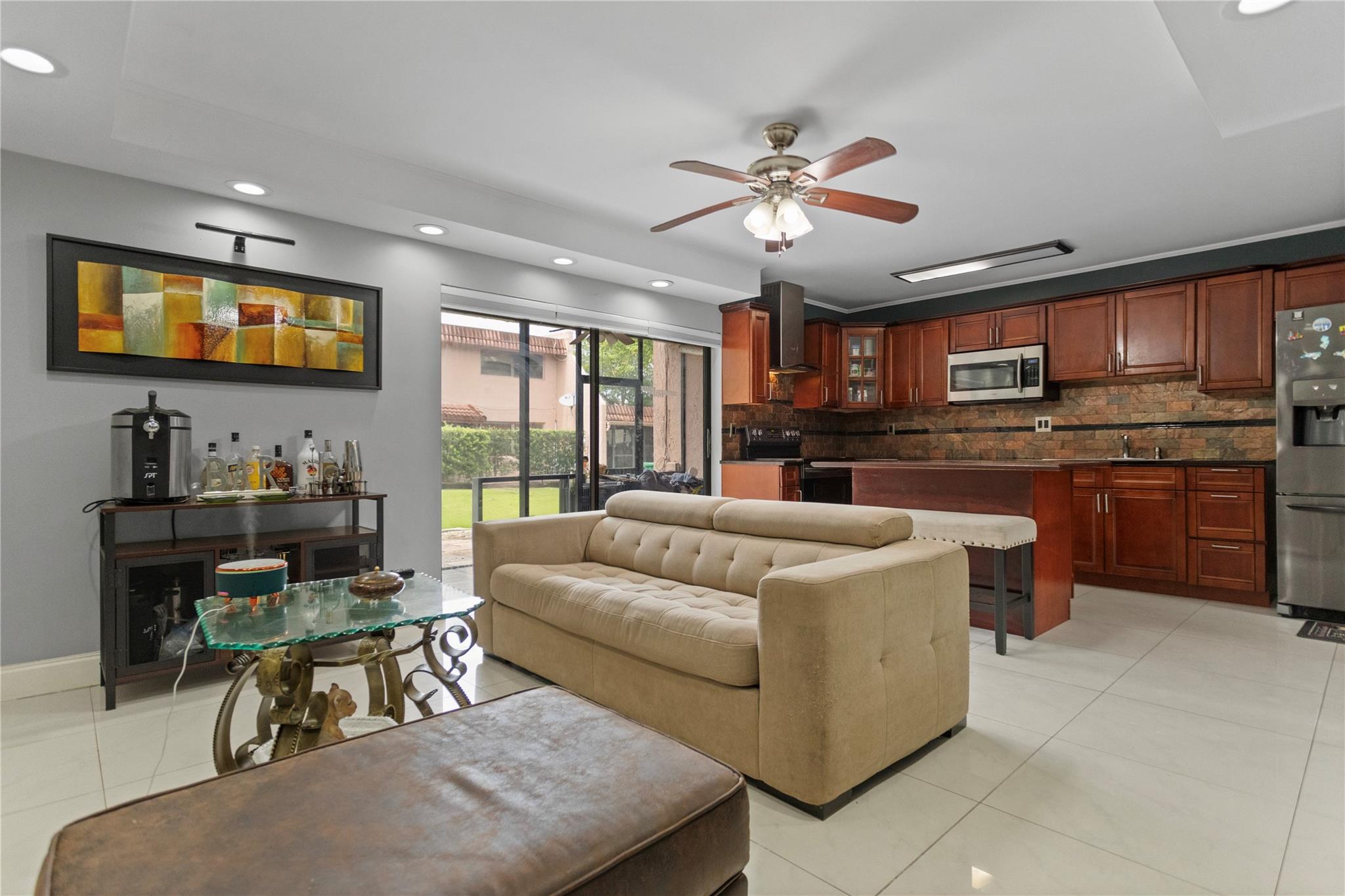 VALENCIA VILLAGE - Residential