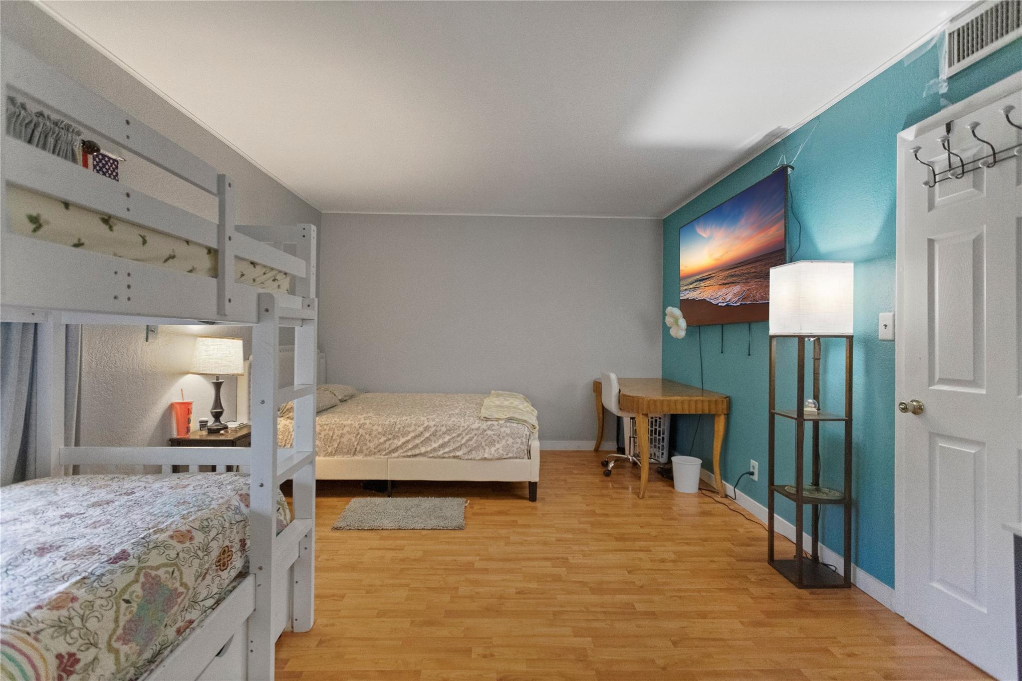 VALENCIA VILLAGE - Residential