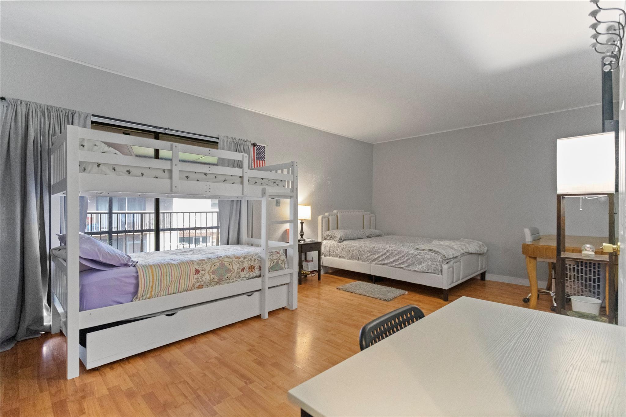VALENCIA VILLAGE - Residential