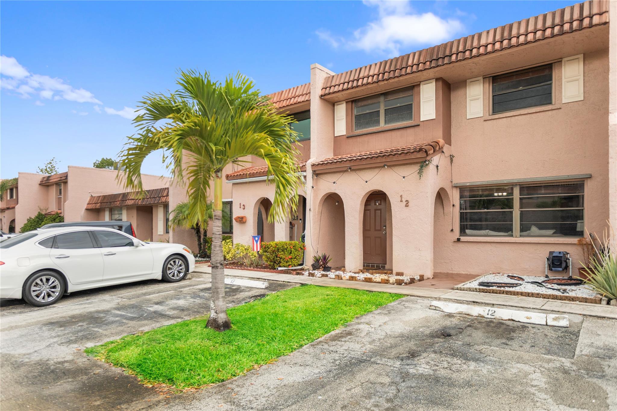 VALENCIA VILLAGE - Residential