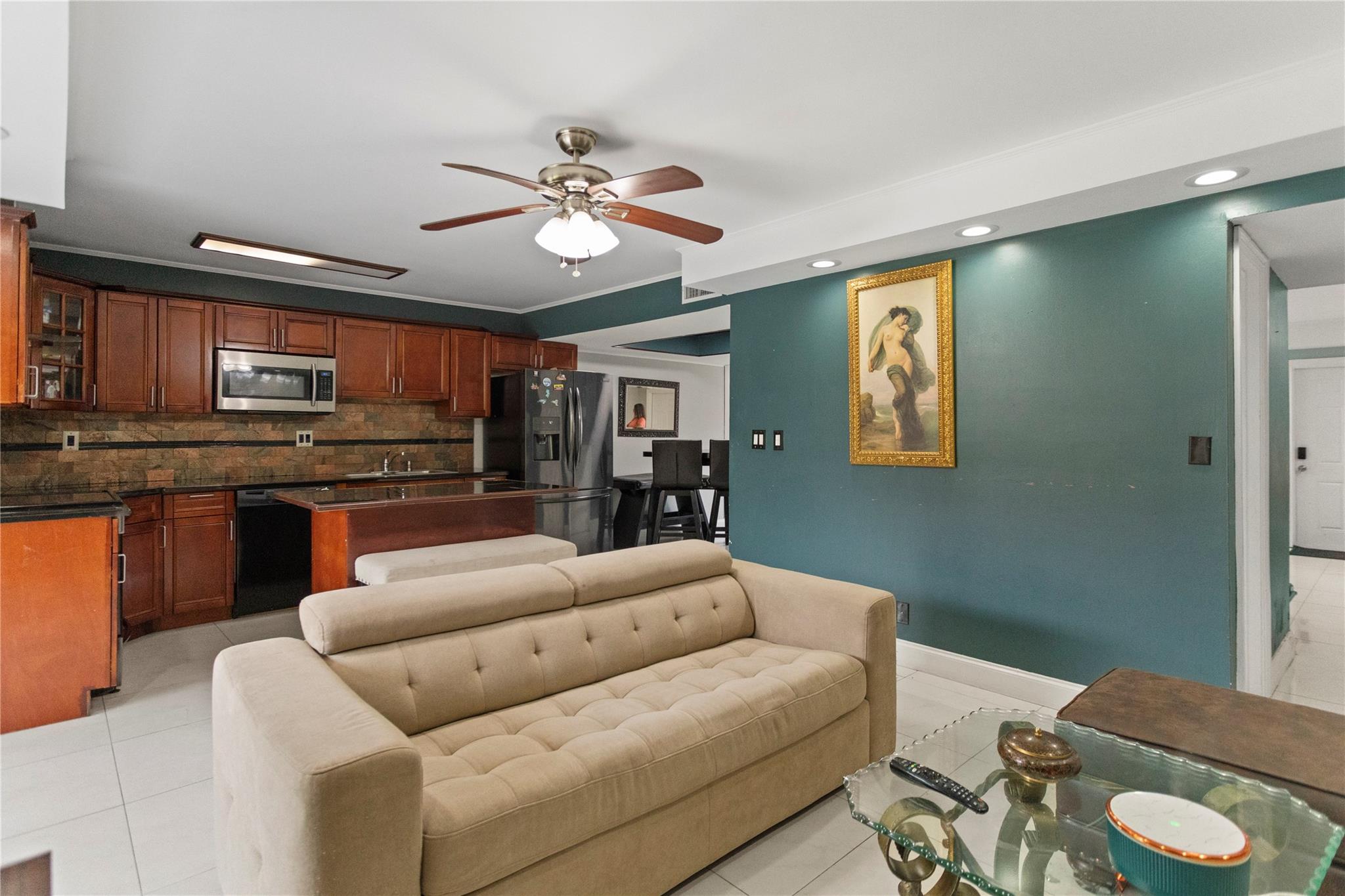 VALENCIA VILLAGE - Residential