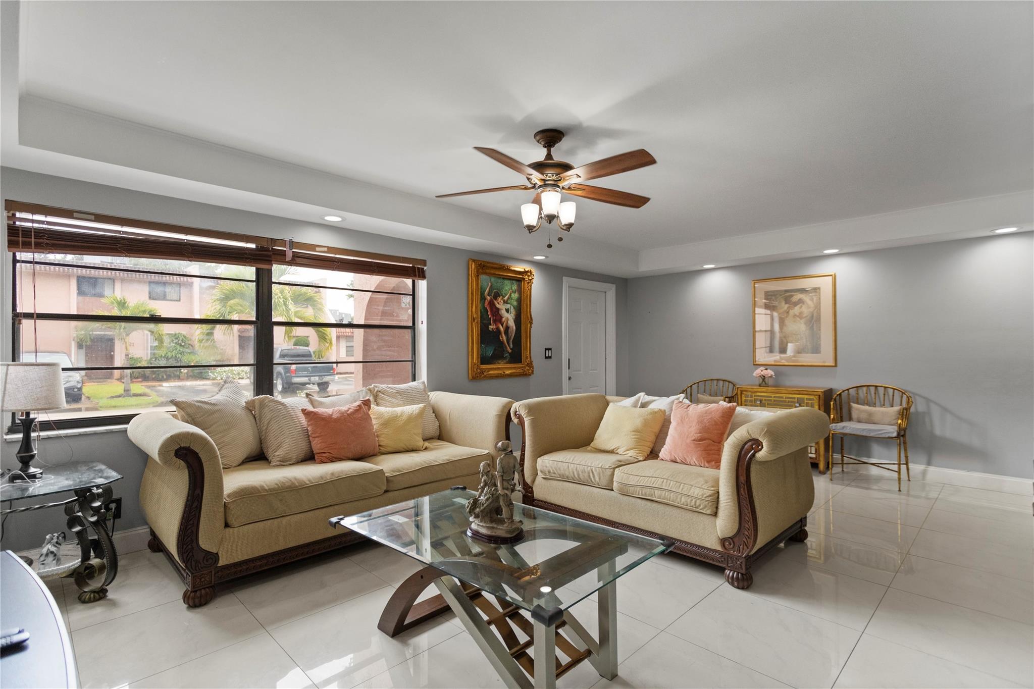 VALENCIA VILLAGE - Residential