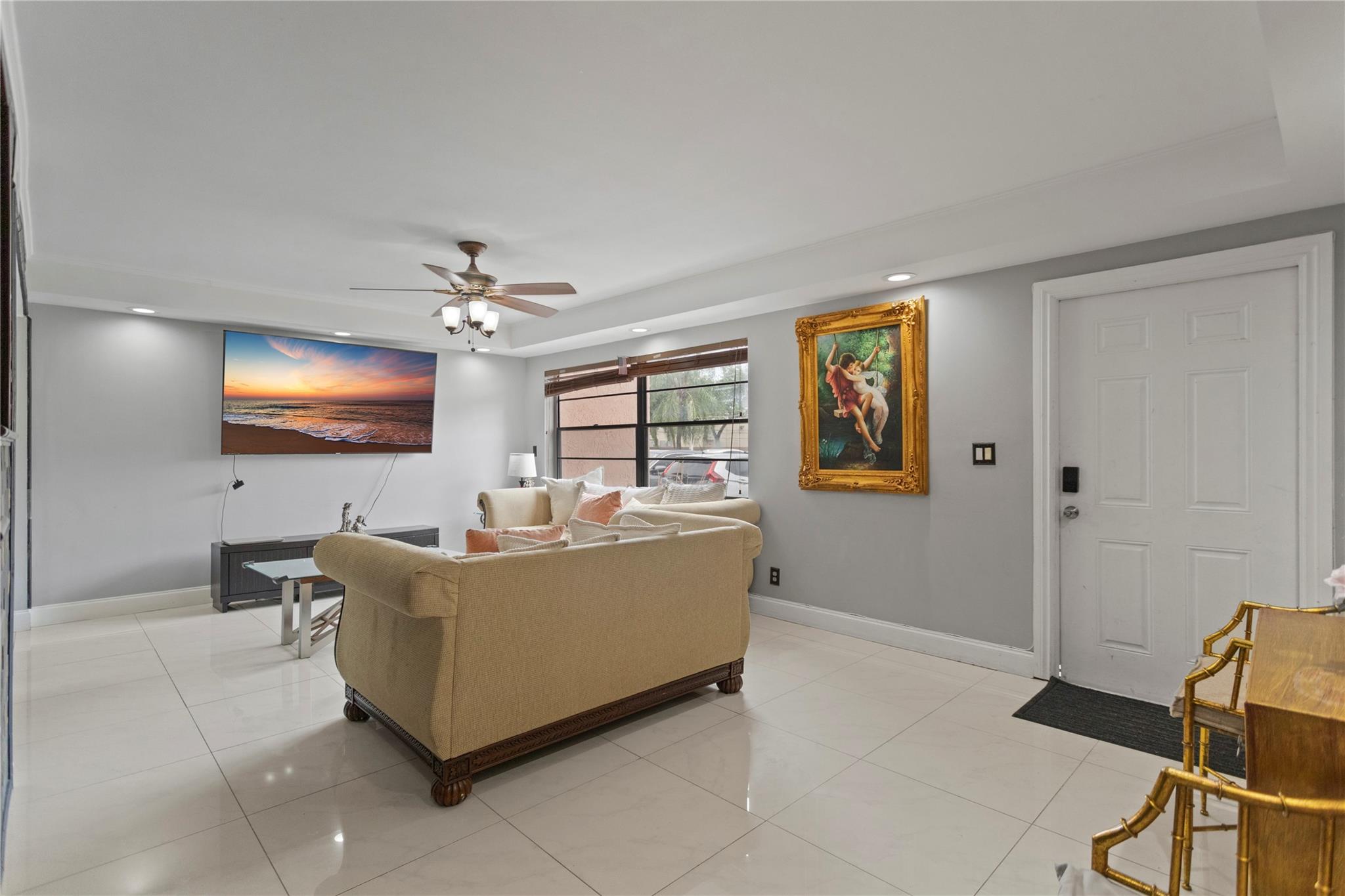 VALENCIA VILLAGE - Residential